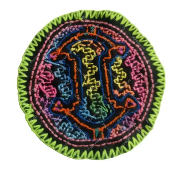 Shipibo Rug Hand Embroidered Geometric Patterns - Picture 4 of 6